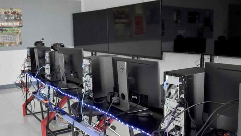 买球网站杜波依斯分校电子竞技室的一些设备将在即将到来的校园电子游戏日期间使用.